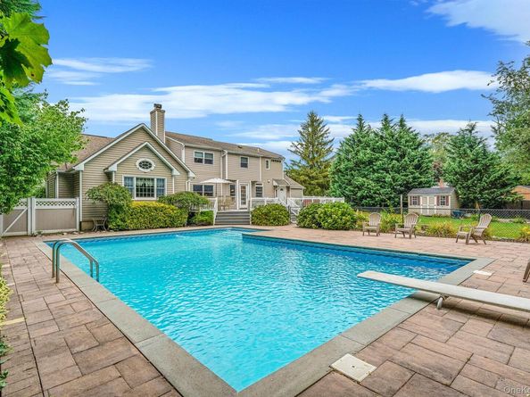 10 Spyglass Lane, East Setauket NY 11733