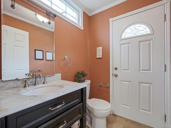 10 Spyglass Lane, East Setauket NY 11733