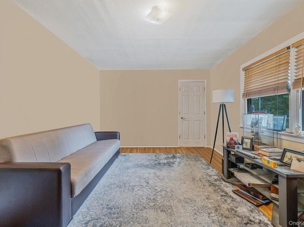 10 Spyglass Lane, East Setauket NY 11733