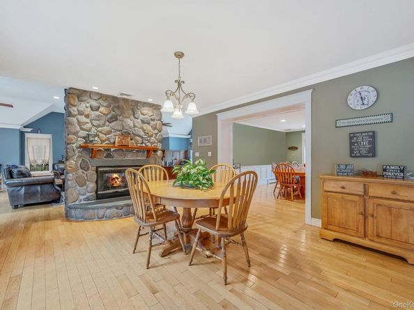 10 Spyglass Lane, East Setauket NY 11733