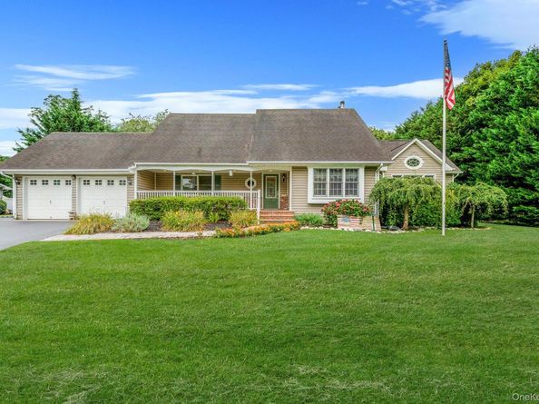 10 Spyglass Lane, East Setauket NY 11733