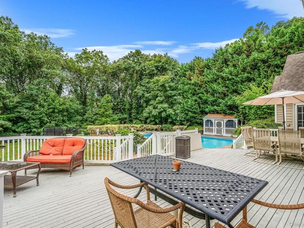 10 Spyglass Lane, East Setauket NY 11733