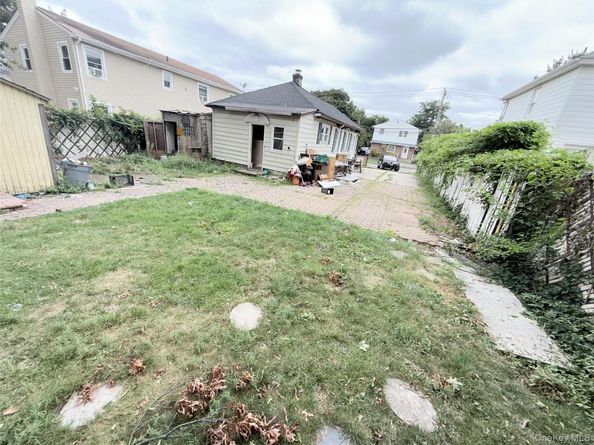 210 Dartmouth Street, Hempstead NY 11550
