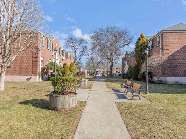 69-21 215th Street A, Oakland Gardens NY 11364
