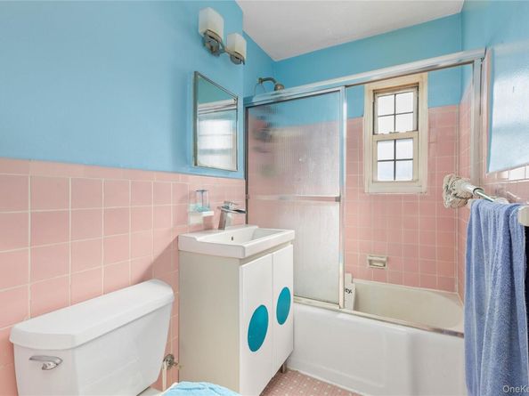 69-21 215th Street A, Oakland Gardens NY 11364