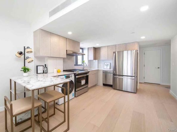136-80 41 ave 7D, Flushing NY 11355
