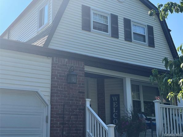 47 Ravenwood Drive, Kings Park NY 11754