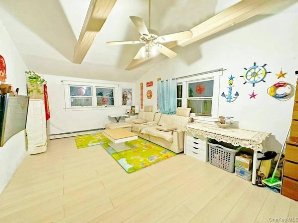 57 Pennyfield Cp Dr, Bronx NY 10465