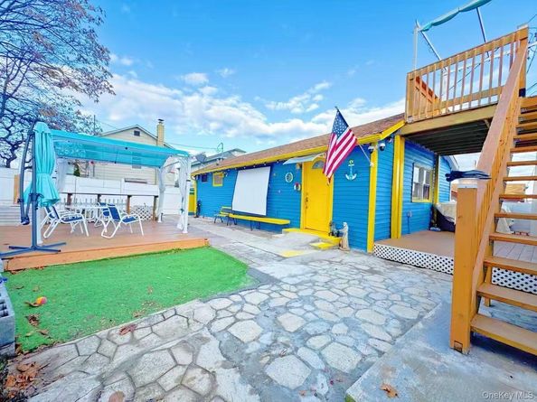 57 Pennyfield Cp Dr, Bronx NY 10465
