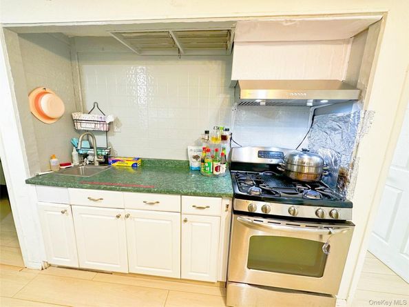 57 Pennyfield Cp Dr, Bronx NY 10465