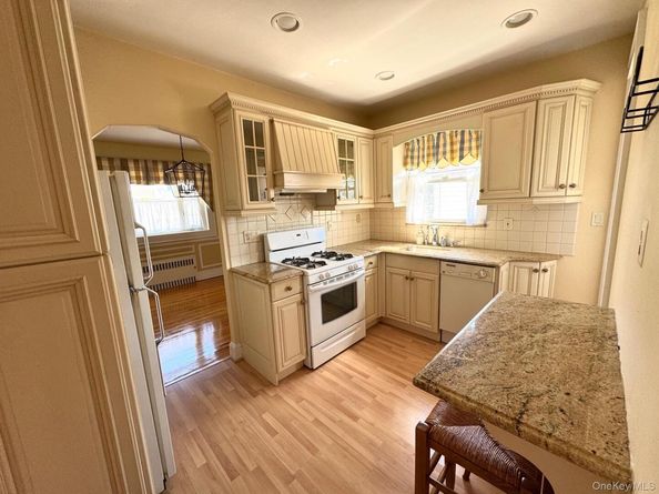 175 Daffodil Avenue, Franklin Square NY 11010