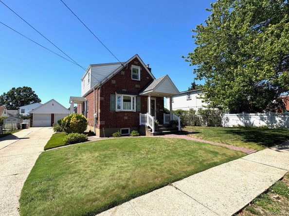175 Daffodil Avenue, Franklin Square NY 11010