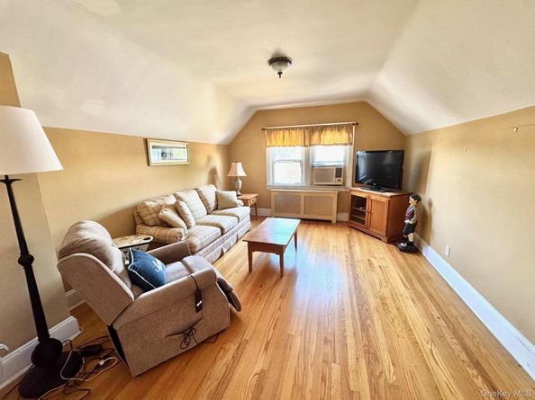 175 Daffodil Avenue, Franklin Square NY 11010