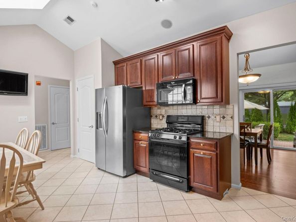 37 Constantine Way, Mount Sinai NY 11766
