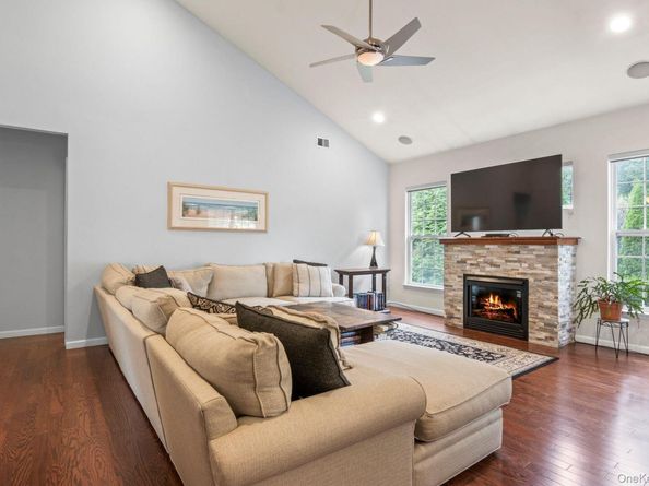 37 Constantine Way, Mount Sinai NY 11766