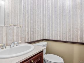 37 Constantine Way, Mount Sinai NY 11766