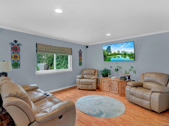 17 Beach Plum Lane, Middle Island NY 11953