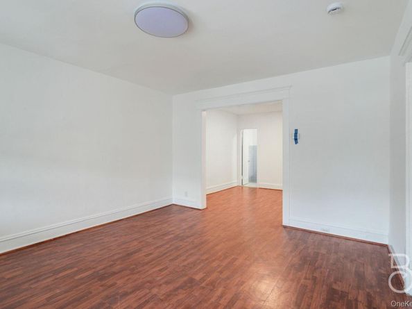 27-12 Ditmars Boulevard, Astoria NY 11105