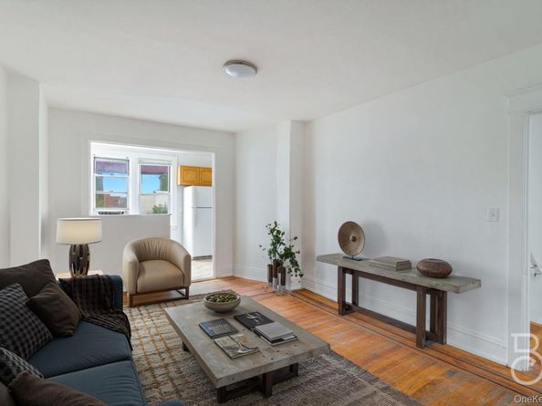27-12 Ditmars Boulevard, Astoria NY 11105