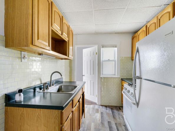 27-12 Ditmars Boulevard, Astoria NY 11105