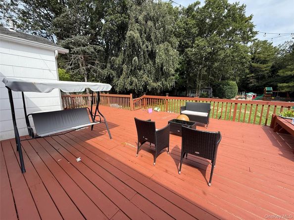 11 Weathervane Way, Dix Hills NY 11746