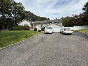 11 Weathervane Way, Dix Hills NY 11746