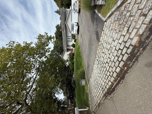 11 Weathervane Way, Dix Hills NY 11746