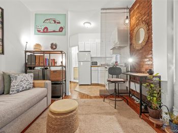 204 W 10th Street