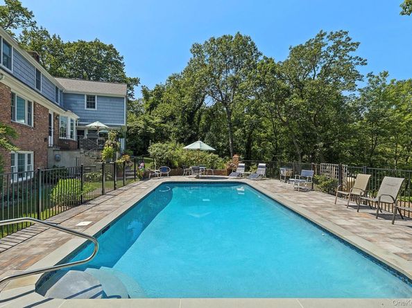 19 Beach Plum Drive, Centerport NY 11721