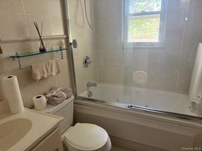 71 Kane Place, North Babylon NY 11703