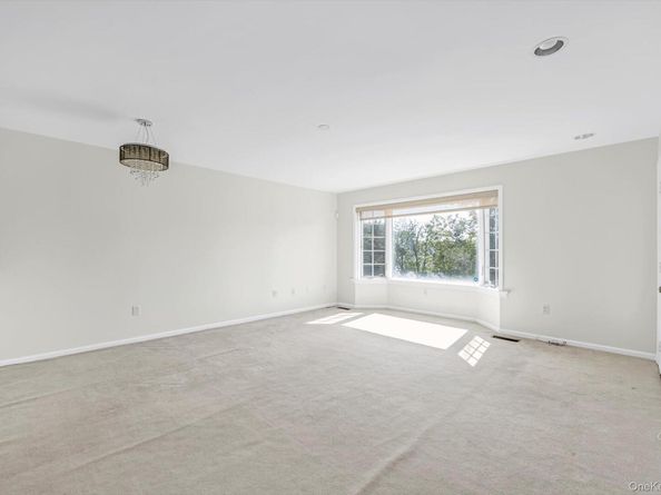242-12A oak park Drive 99A, Douglaston NY 11362