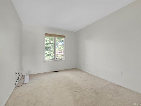 242-12A oak park Drive 99A, Douglaston NY 11362