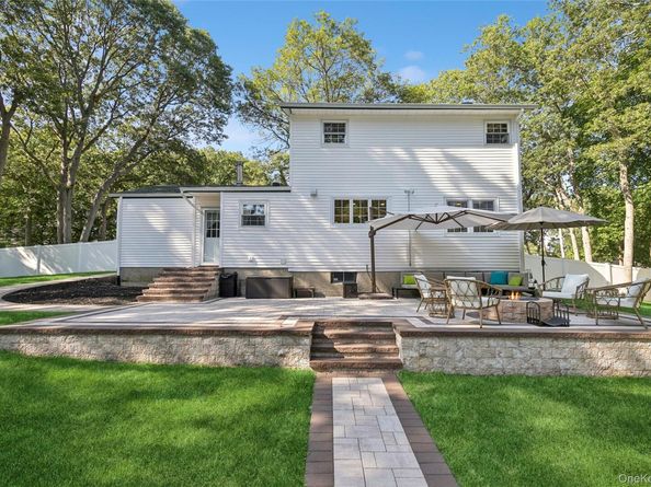 28 Val Court, Holbrook NY 11741
