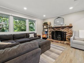 28 Val Court, Holbrook NY 11741