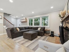 28 Val Court, Holbrook NY 11741