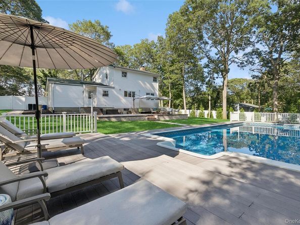 28 Val Court, Holbrook NY 11741