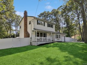 28 Val Court, Holbrook NY 11741