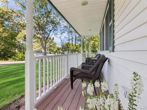 28 Val Court, Holbrook NY 11741