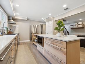 28 Val Court, Holbrook NY 11741