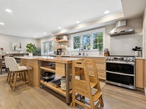 28 Val Court, Holbrook NY 11741
