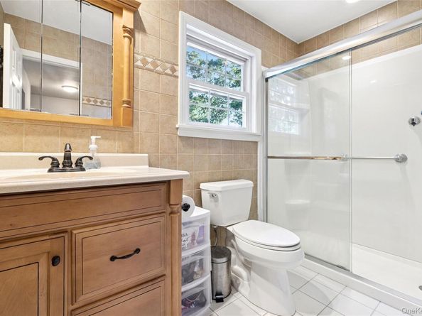 28 Val Court, Holbrook NY 11741