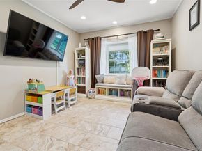 28 Val Court, Holbrook NY 11741