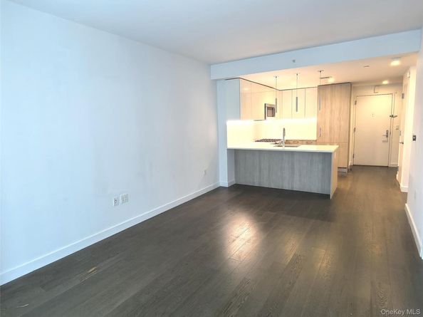 13105 40th Road 17L, Flushing NY 11354