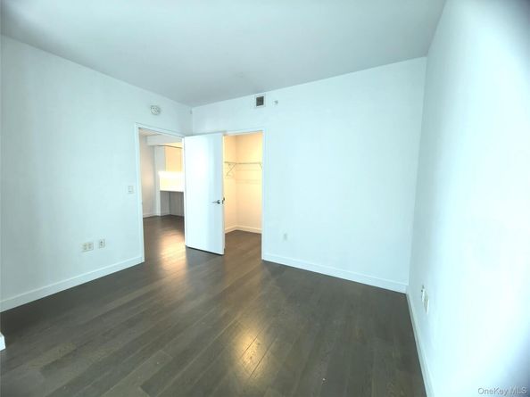 13105 40th Road 17L, Flushing NY 11354