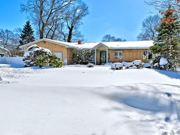 16 Hempstead Street, Holtsville NY 11742