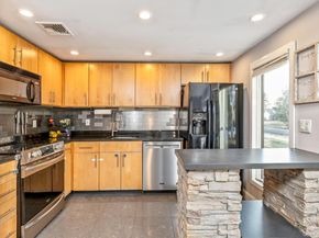 5 Longleaf Lane, Medford NY 11763