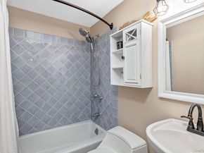 5 Longleaf Lane, Medford NY 11763