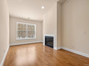 4 Steven Circle 4, Dix Hills NY 11746