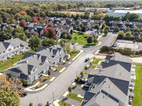 4 Steven Circle 4, Dix Hills NY 11746