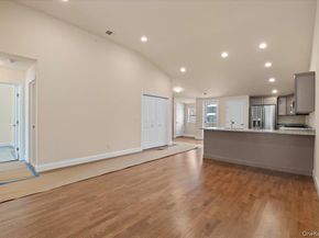 4 Steven Circle 4, Dix Hills NY 11746